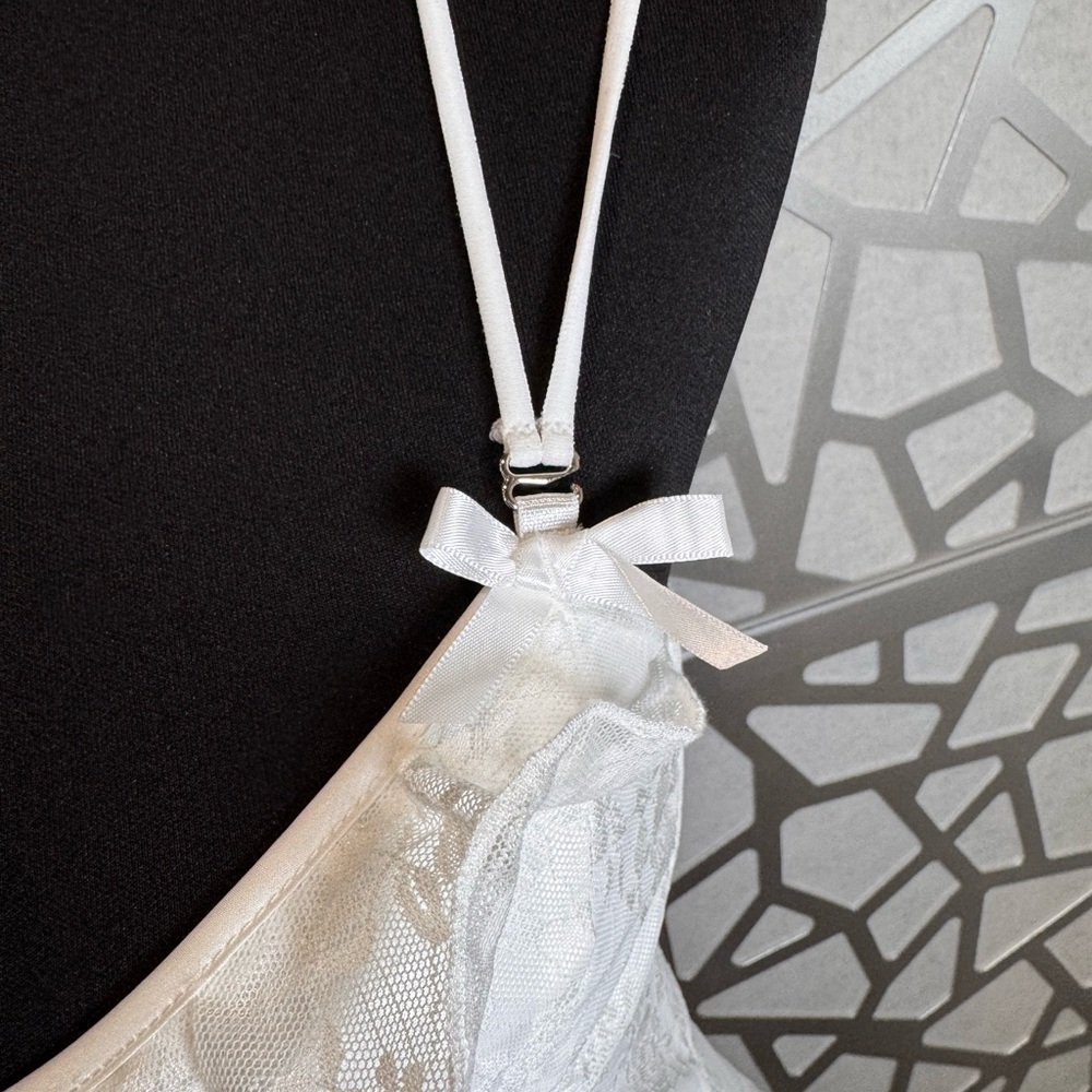 Chic White Lace Ruffle Chemise - Picture 7 of 12